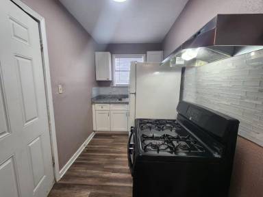 Main picture of 13501 Topeka St