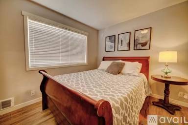 Main picture of 10537 Midvale Ave N