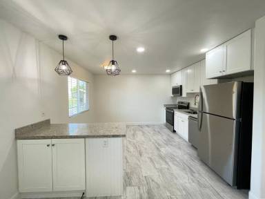 Main picture of 134 N Poplar Ave