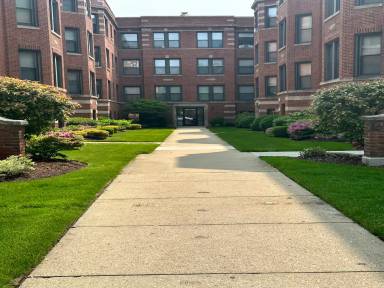 Main picture of 6849-75 S Crandon Ave Apartments