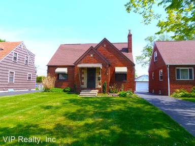 Main picture of 790 S Roys Ave