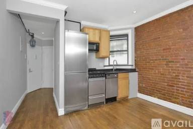 Main picture of 221 E 23rd St