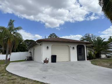 Main picture of 935 Everest Rd
