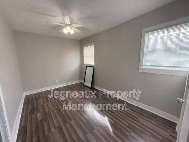 Main picture of 116 S Stanford St