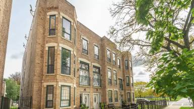 Main picture of 4355 S Saint Lawrence Ave