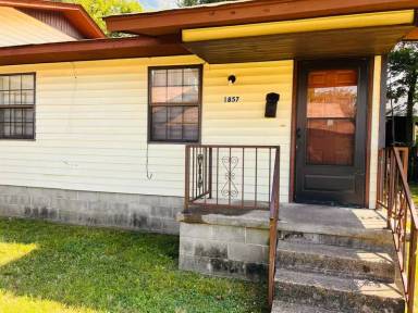 Main picture of 1851 S Cross St