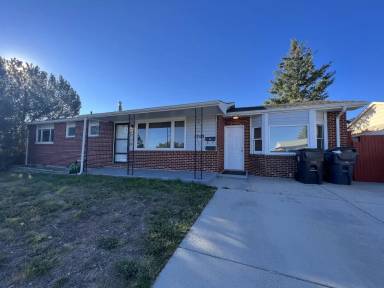 Main picture of 4703 E 17th St