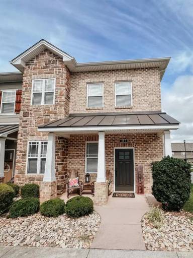 Main picture of 103 Portico St