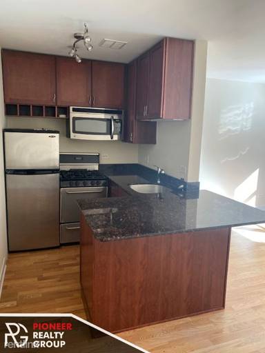 Main picture of 625 W Wrightwood Ave Apartments