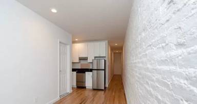 Main picture of 450 E 81st St