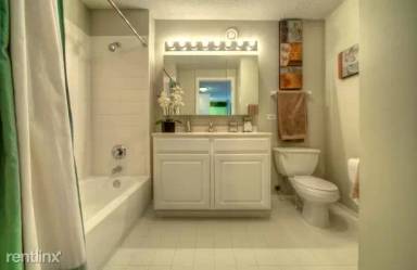 Main picture of 15 E Ohio St