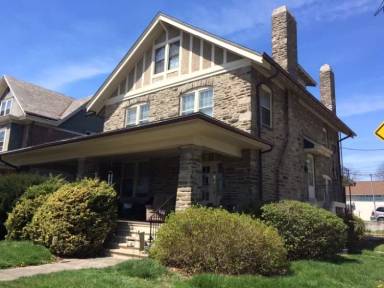 Main picture of 1000 W 28th St