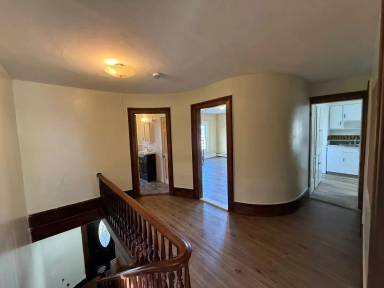 Main picture of 278 Pleasant St