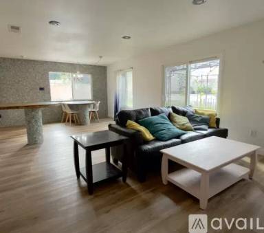 Main picture of 4504 Moraga Ave