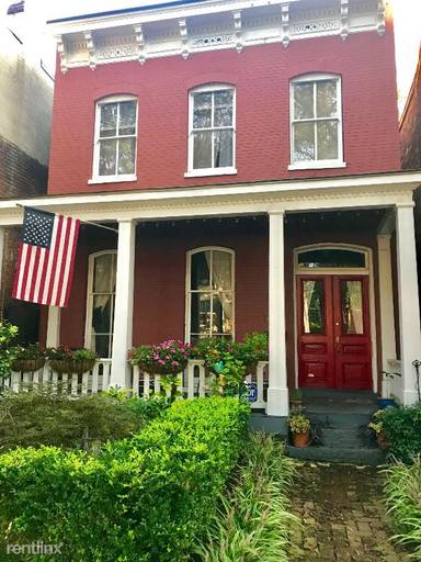 Main picture of 300 W Clay St