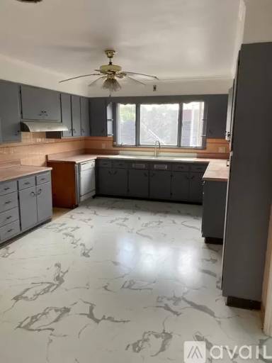 Main picture of 246 W Main St