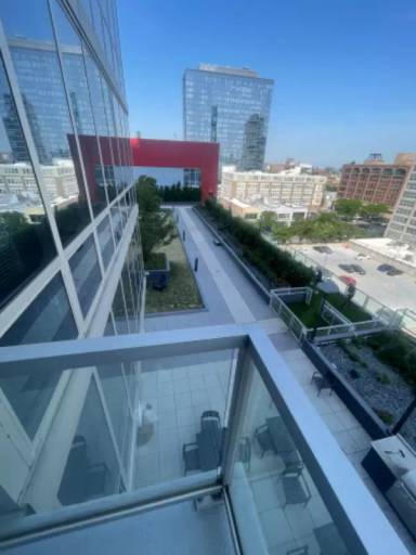 Main picture of 142 E Cermak Rd