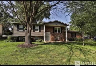 Main picture of 39 Jeffrey Wayne Dr