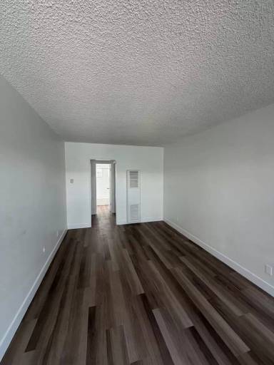 Main picture of 1184 W 30th St