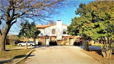 Main picture of 506 Esther Cir
