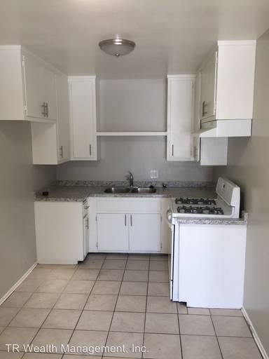 Main picture of 819 W 165th Pl