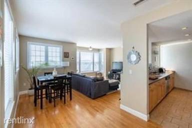 Main picture of 252 Leyden St