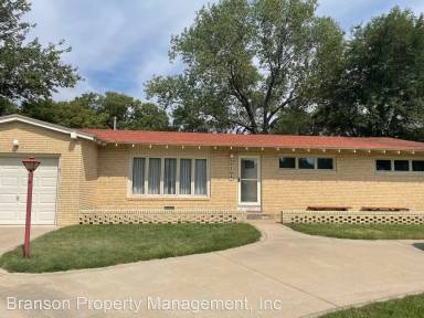Main picture of 2709 N Clarence Ave