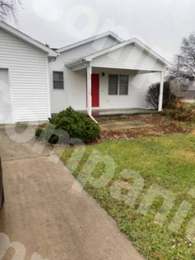 Main picture of 101 E Maple St