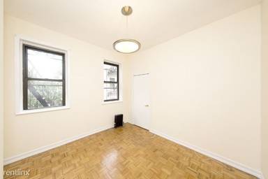 Main picture of 59 E 3rd St