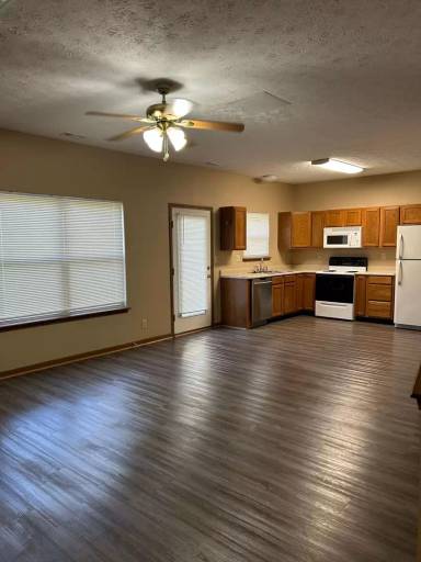 Main picture of 3872 Ledyard St