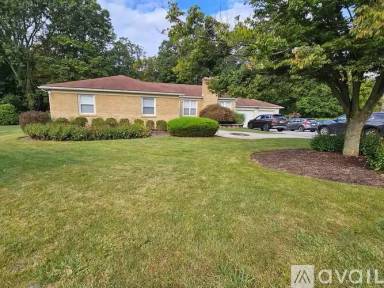 Main picture of 594 Waverly Dr