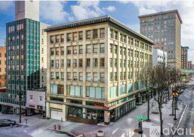 Main picture of 305 S 16th St