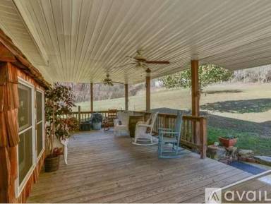 Main picture of 492 Olinger Dr