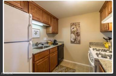 Main picture of 496 Pontiac Ave