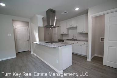 Main picture of 2909 Raton Dr