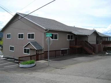 Main picture of 128 NE Baker St