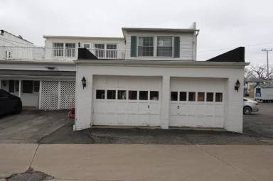 Main picture of 208 E Wisconsin Ave