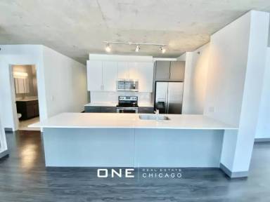 Main picture of 200 N Wells