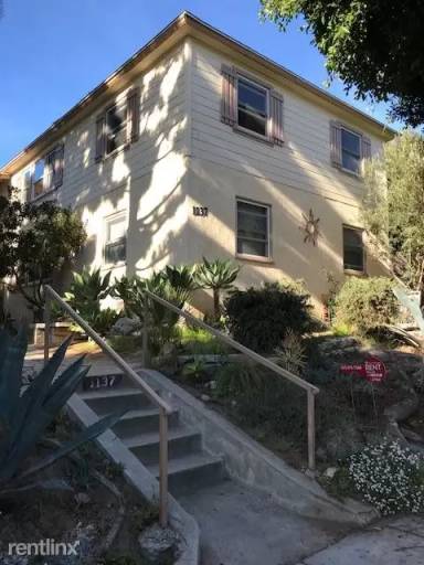 Main picture of 1131 Bay St