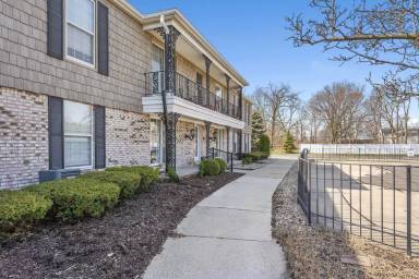Main picture of 24360 E River Rd