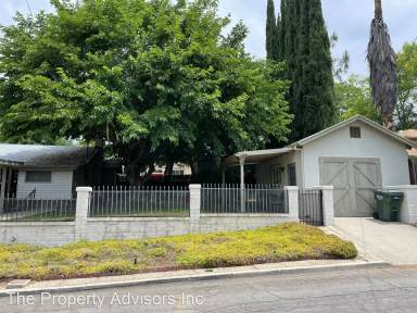 Main picture of 305 Laurel Dr