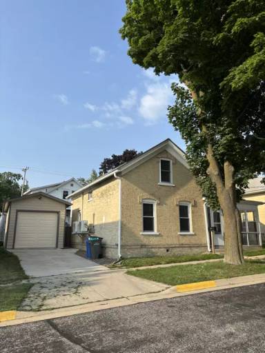 Main picture of 210 Cole St