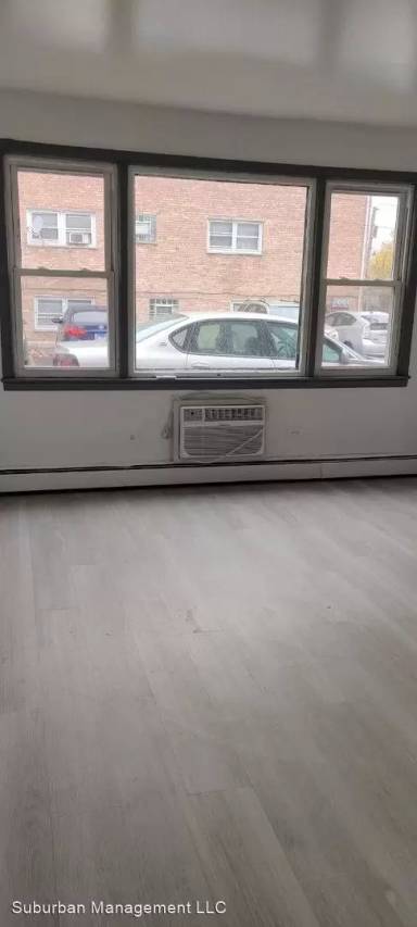 Main picture of 7044 W 87th St