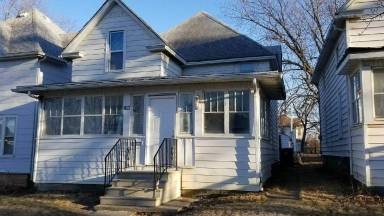 Main picture of 821 W 1st St