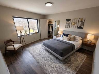 Main picture of 421 E 10th St