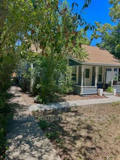 Main picture of 2211 Spruce St
