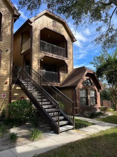 Main picture of 325 Lakepointe Dr