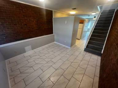 Main picture of 171 Hutton St