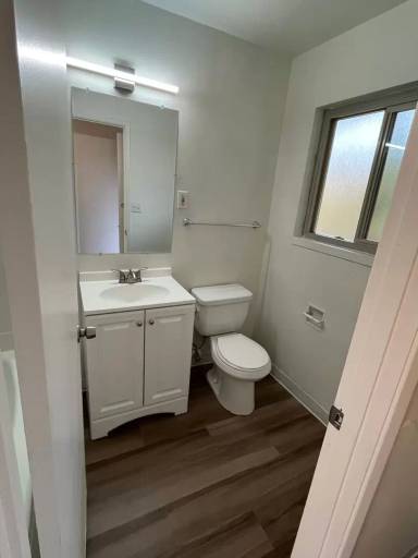 Main picture of 220 S 152nd St