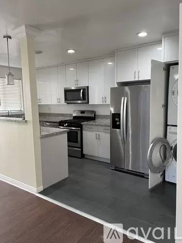 Main picture of 528 N Alexandria Ave